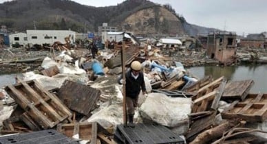 Число жертв стихии в Японии превысило 12,9 тыс. человек