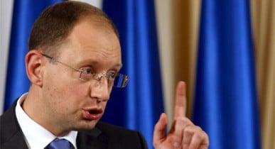 Яценюк: в случае присоединения к Таможенному союзу Украина перейдет на рубль