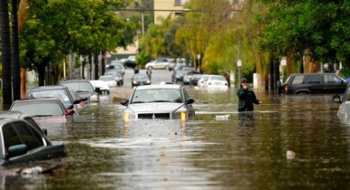 Вслед за торнадо в США пришло наводнение