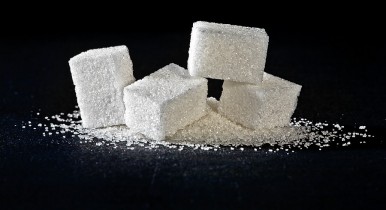 Запасы исчерпались: Украина начала импорт сахара