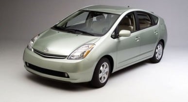 Toyota отзывает 106 тыс. автомобилей Prius из-за проблем с тормозами и коробкой передач