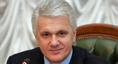 Литвин предложил чиновникам сдать экзамен на знание Конституции