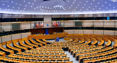 В Европарламенте уже угрожают Украине санкциями