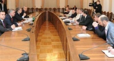 Рада приняла за основу проект Азарова по упрощенцам