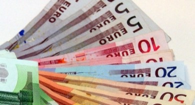 Евро дорожает к доллару после переговоров лидеров Германии и Франции
