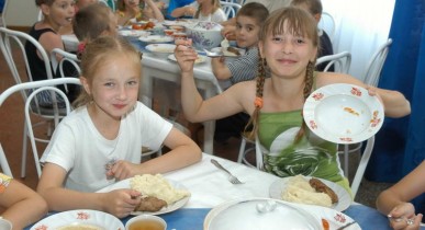 Кабмин планирует выделить 100 млн гривен на питание детей, обучающихся в чернобыльской зоне, — Тигипко
