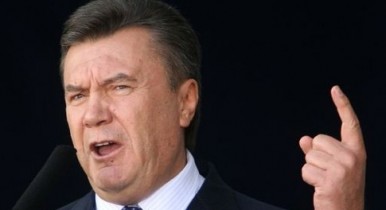 Янукович пообещал и дальше менять Конституцию Украины