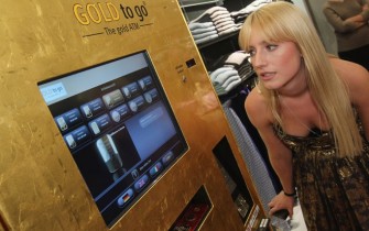 В Великобритании начали продавать золото в автоматах