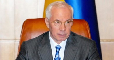 Азаров требует новые тарифы на ЖКУ в течение месяца