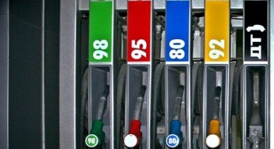 В Украине подешевели все марки бензина