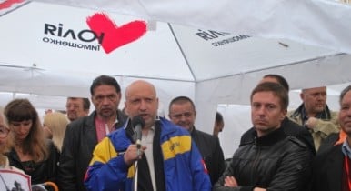Сторонники Тимошенко поставили палатки на Крещатике