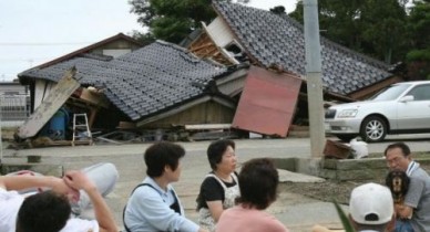 Землетрясение в Японии, Японию трясёт, угроза цунами в Японии.