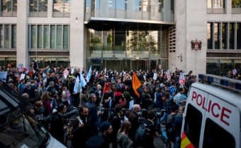Полиция помешала демонстрантам захватить Лондонскую биржу