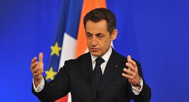 Президент Франции Николя Саркози, Саркози похвалил власти Италии за антикризисные меры.