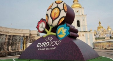 Евро-2012, Абрамович заплатил 1,6 млн долларов за билеты на Евро-2012.