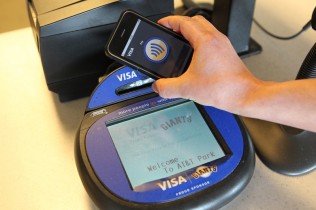 В Украине появилась технология бесконтактных платежей Visa payWave