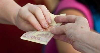 Средняя заработная плата женщин в Украине.