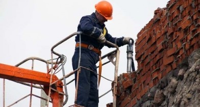 Каждый шестой строитель в Украине может остаться без работы.