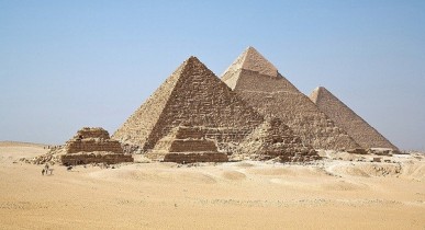 Египетская экономика превращается в пирамиду.