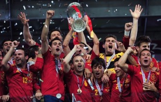 Национальная сборная Испании выиграла чемпионат Европы по футболу, обыграв 1 июля в финальном матче турнира в Киеве сборную Италии со счетом 4:0.