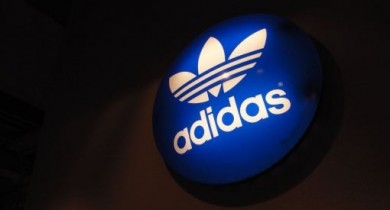 Adidas закроет свою фабрику в Китае.