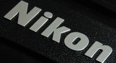 Nikon сократил чистую прибыль до 200 млн долларов, Nikon.