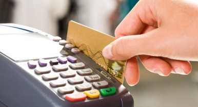 Украинцы все чаще оплачивают покупки с помощью платежных карт
