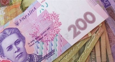 Большинство украинцев откладывает менее 500 гривен в месяц