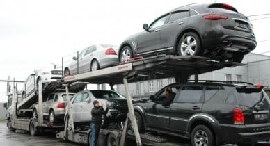 Украинские заводы остановили поставки автомобилей в Россию.