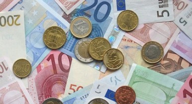 Нацбанк возобновил покупку евро.