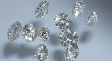 Средняя мировая цена алмазов упала на 3,8%.