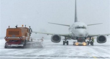 Авиаторы подсчитывают убытки от снегопадов.