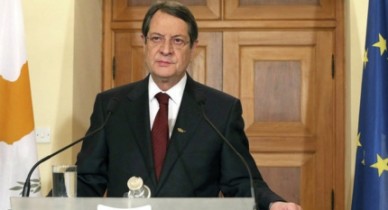 Президент Кипра ищет виновных в кризисе.
