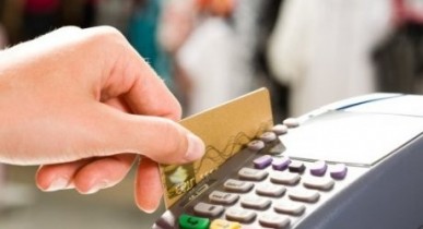 За отказ принять платеж банковской картой предпринимателей будут штрафовать