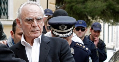 Экс-министра обороны Греции судят за отмывание денег в офшорах.