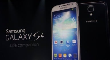 Samsung не успевает за спросом на Galaxy S4 в США.