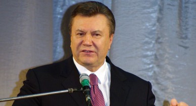 Янукович хочет заставить Азарова заняться экомониторингом.