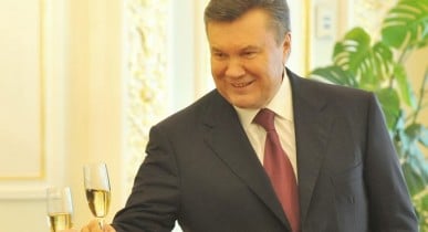 Янукович поздравил украинских матерей с Днем матери.