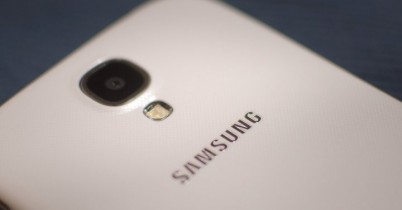 Флагманскому смартфону Samsung решили почистить память.