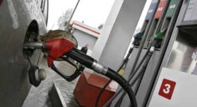 Производство бензина в Украине рухнуло в два раза.