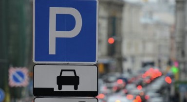 За парковку во дворах и на тротуарах Киева хотят брать по 10 гривен в сутки.