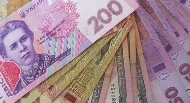 Нацбанк ограничил наличные расчеты до 150 тыс. гривен.
