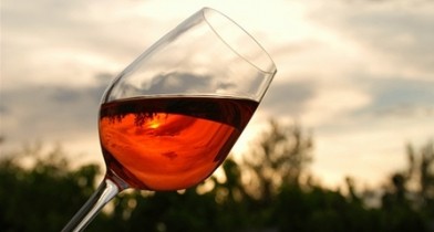 Раде предлагают повысить пошлины на импортное вино.