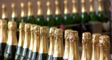 В Украине акциз на французское шампанское вырастет в десять раз.