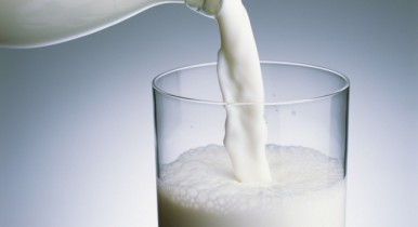 Производители прогнозируют, что цены на молоко осенью почти не изменятся.