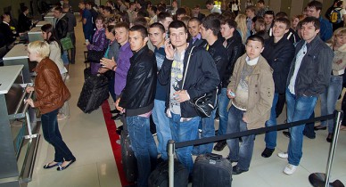 Украинские заробитчане активно возвращаются домой с «чемоданами наличности».