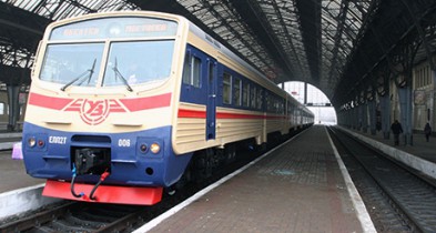 Попов поручил найти инвестиции для трех новых поездов городской электрички.