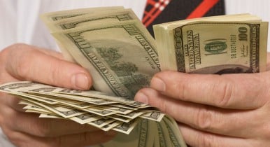 НАБУ призывает граждан воздержаться от панического обмена валют из-за опасения дефолта США.