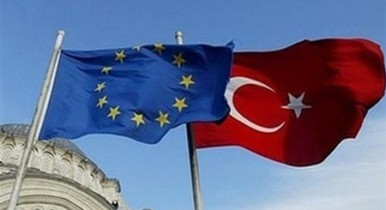 Еврокомиссия хочет возобновить переговоры по вступлению Турции в ЕС.