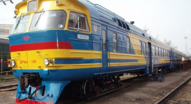 «Укрзализныця» включила 4 дополнительных вагона в поезда западного и крымского направления.